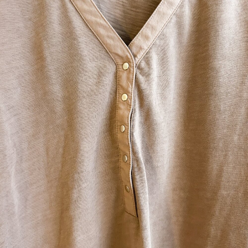 Nation Los Angeles Camel/Tan V-Neck Cotton Henley Top SZ XS - Picture 6 of 7